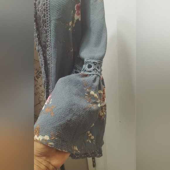 Grey Floral Kimono With Bell Hand. Lace Trim/Beach Top/ Sun Wrap🌴 - Picture 7 of 7